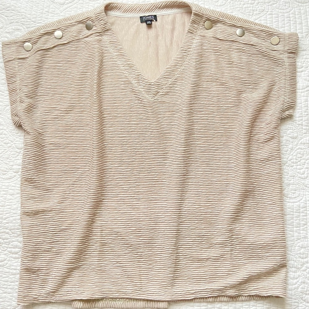 Blouse, top, it can also fit a size Large